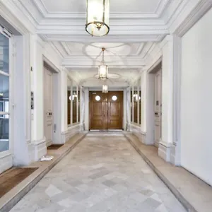 https://lavenue-montaigne.fr-paris.fr